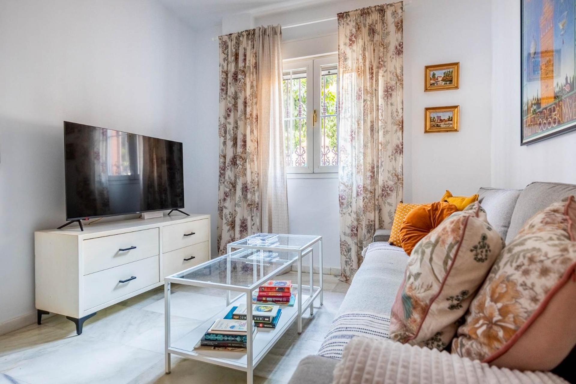 Piso Con Patio Privado Y Parking Nervion Apartamento Sevilla