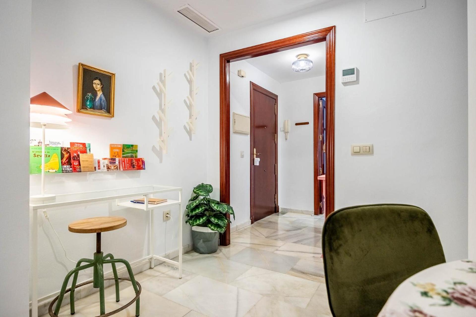 Piso Con Patio Privado Y Parking Nervion Sevilla