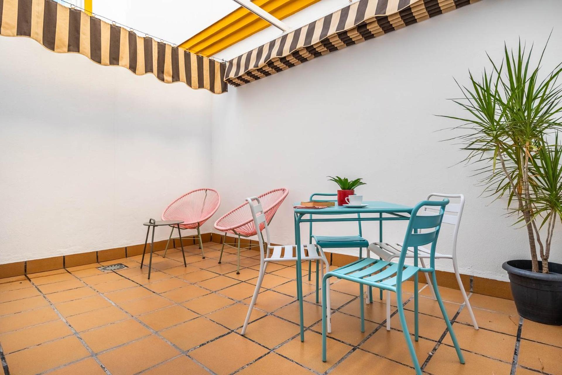 Piso Con Patio Privado Y Parking Nervion Apartamento *