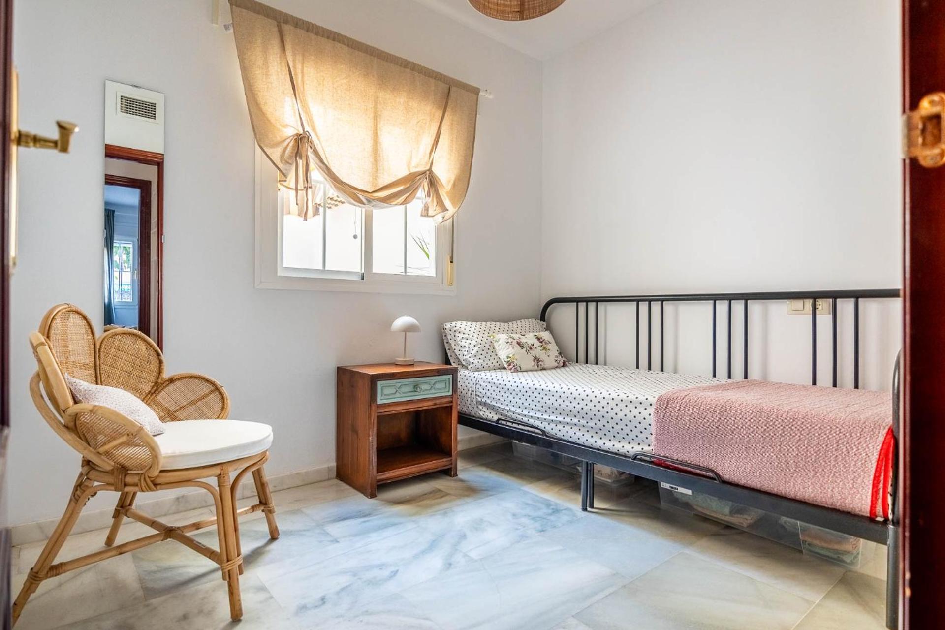 Piso Con Patio Privado Y Parking Nervion Sevilla