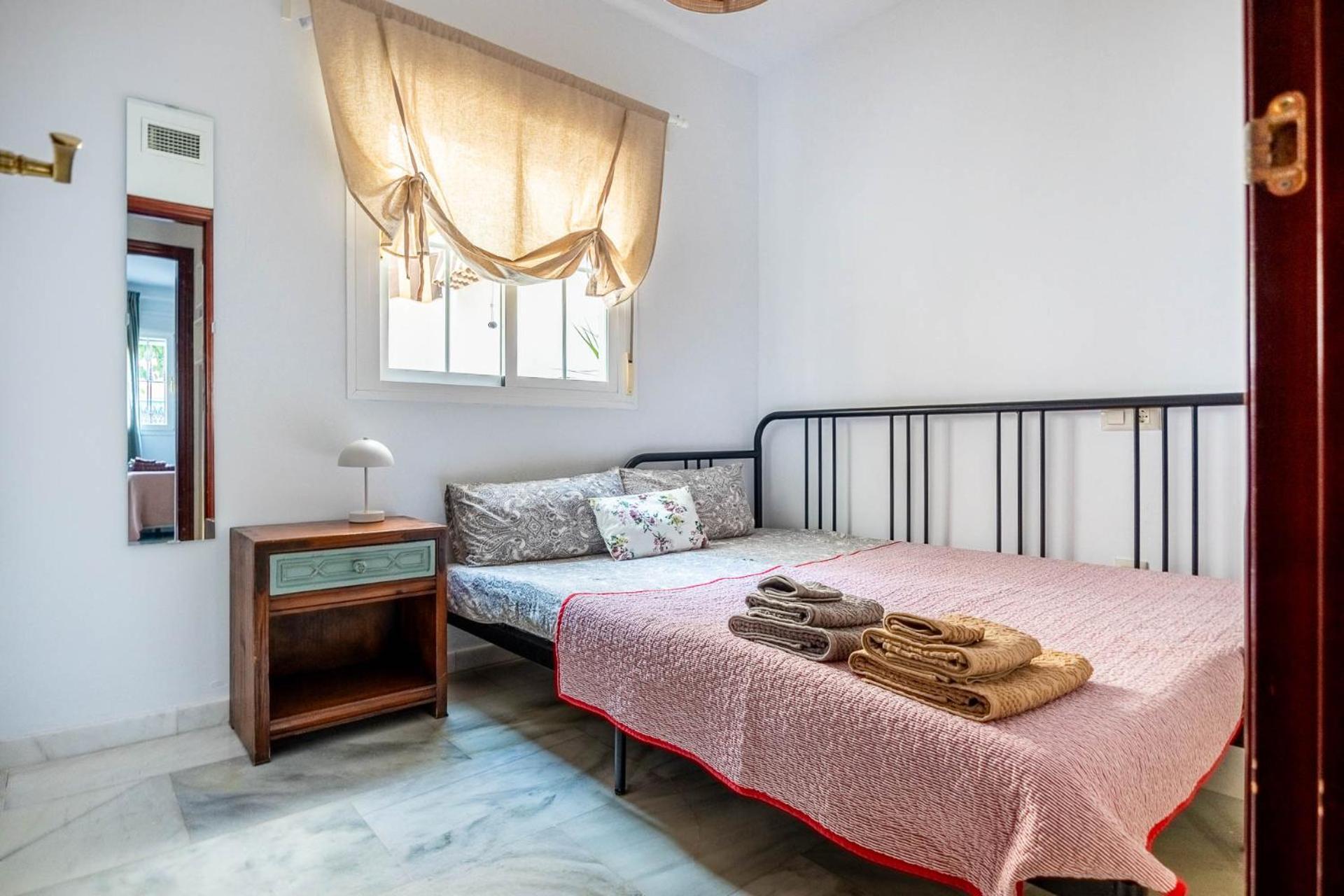 Piso Con Patio Privado Y Parking Nervion Apartamento *