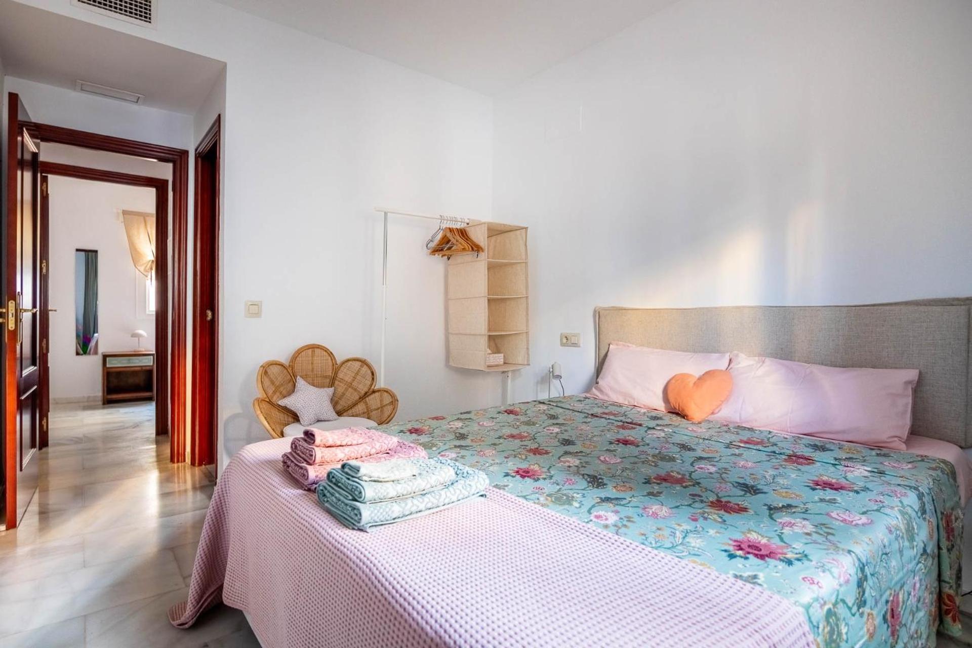 Piso Con Patio Privado Y Parking Nervion Apartamento Sevilla